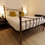 Hébergement de vacances Stylish Retreat Inside Walls