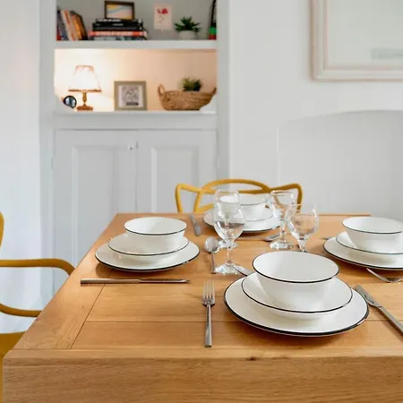 Stylish Retreat Inside Walls York