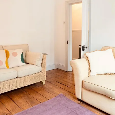 Stylish Retreat Inside Walls Prázdninový dům *