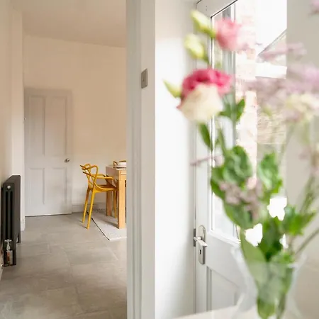 Prázdninový dům Stylish Retreat Inside Walls