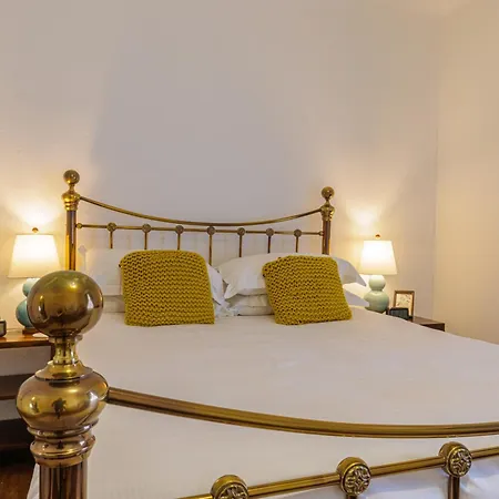 Stylish Retreat Inside Walls * York