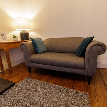 Stylish Retreat Inside Walls 度假居 *