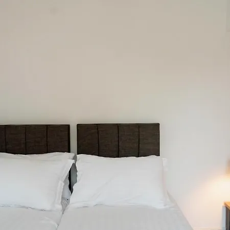 Stylish Retreat Inside Walls * ヨーク