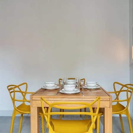 Ferienhaus Stylish Retreat Inside Walls *