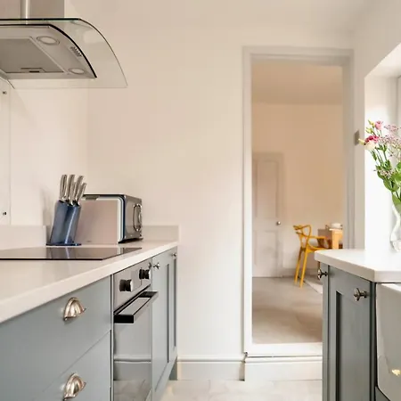 Ferienhaus Stylish Retreat Inside Walls