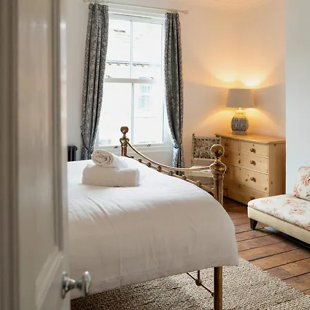 Ferienhaus Stylish Retreat Inside Walls *
