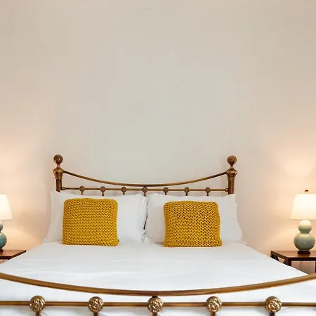 Stylish Retreat Inside Walls Ferienhaus *