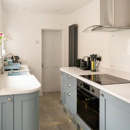 Ferienhaus Stylish Retreat Inside Walls