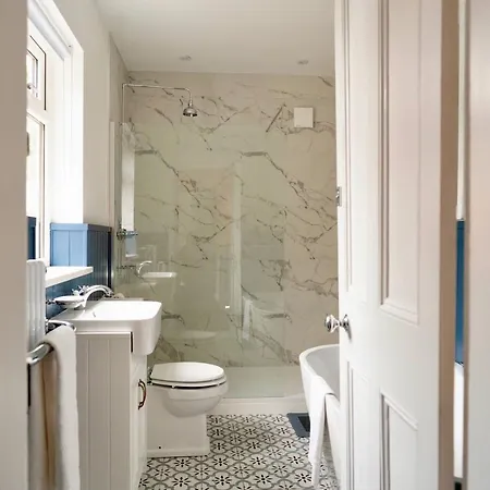Stylish Retreat Inside Walls * ヨーク