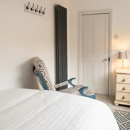 Stylish Retreat Inside Walls Ferienhaus *