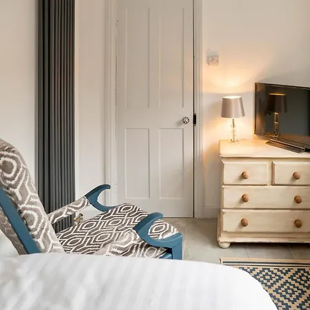 Stylish Retreat Inside Walls *