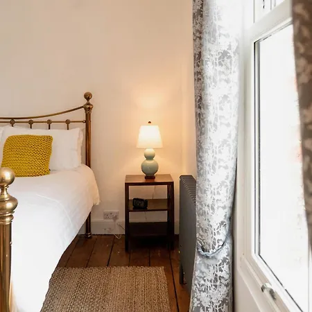 Stylish Retreat Inside Walls Ferienhaus
